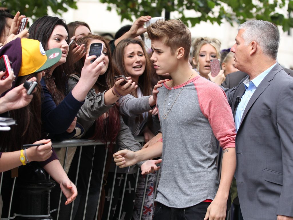 Justin Beiber mobbed in london