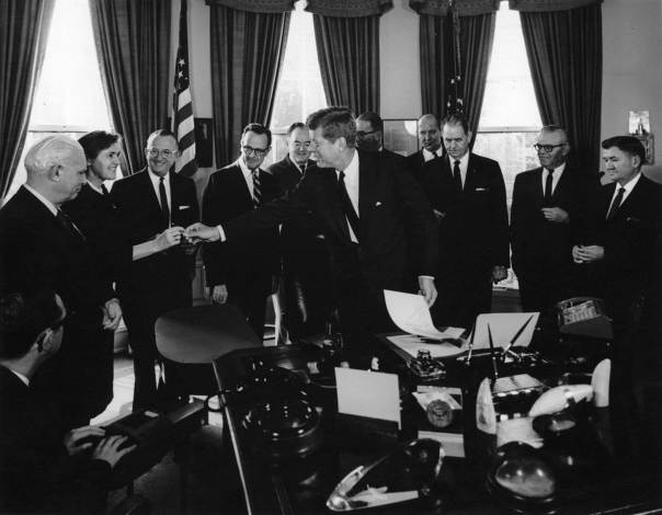 Kennedy signs the Kefauver-Harris Act in 1962